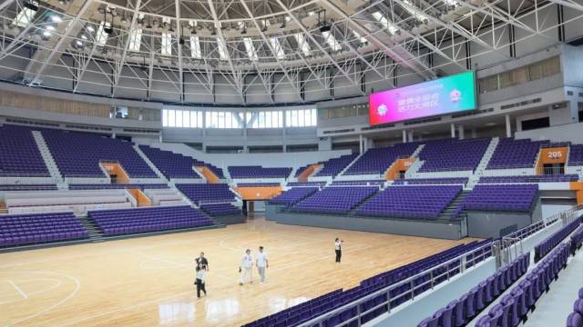 记者：米兰将与莱万经纪人会面讨论转会，伊布支持这一交易